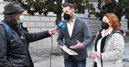 Mari Carmen Pérez y Jesús Fernández en rueda de prensa (IU) Mari Carmen Pérez y Jesús Fernández en rueda de prensa (IU)