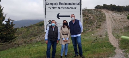 Fernando Pérez, Beatriz Sánchez y ROberto Maldoonado durante la visita a la planta de tratamientos de residuos (PP)