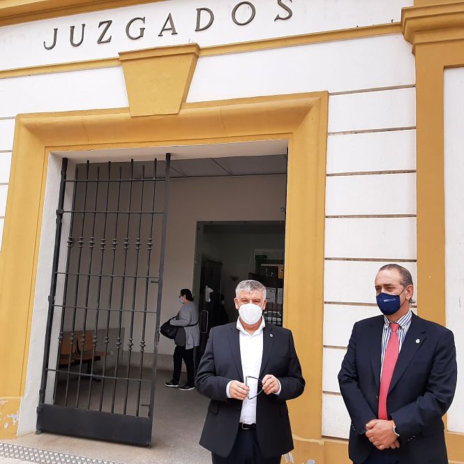 Imagen de la visita a los juzgados de Guadix (JUNTA)