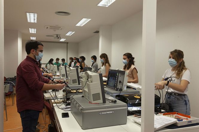 Residentes durante ka sesión práctica (HUSC)