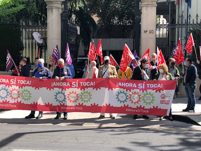 Concentración en la sede de Subdelegación (UGT)