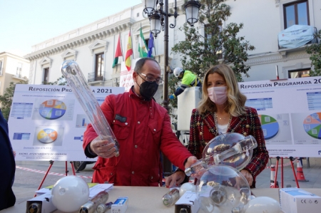 Presentación de las nuevas luminarias (JAVIER ALGARRA / AYUNTAMIENTO)