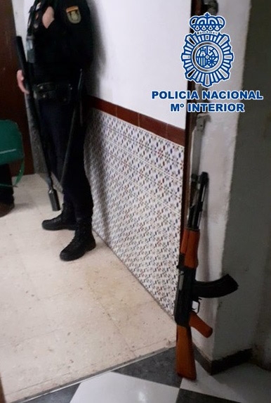 Imagen del fusil incautado (POLICÍA NACIONAL)