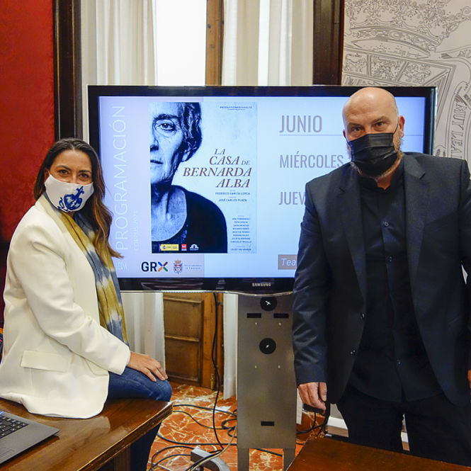 Presentación de la programación del Teatro Isabel La Católica (JAVIER ALGARRA/ AYUNTAMIENTO)