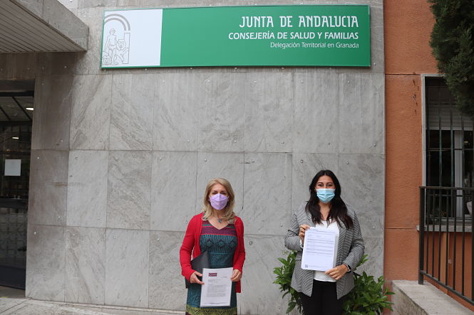 Entrega del escrito en la Consejería de Salud (PODEMOS)