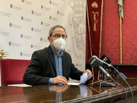 El Cocnejal del PSOE en el Ayuntamiento de Granada, Miguel Ángel Fernández Madrid en rueda de prensa (PSOE)