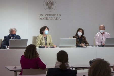 La rectora de la UGR, Pilar Aranda ha presentado el acto benéfico (UGR)