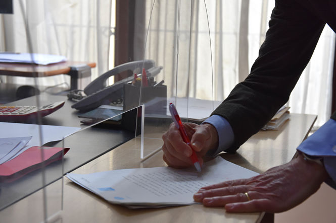 Imagen de la firma de la cesión del palacio de Cadimo (AYTO. BAZA)