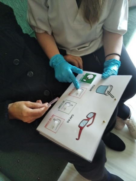 Usuarios de ayuda a domicilio de Huétor Tájar emplean algunos de los recursos de estimulación cognitiva (AYTO. HUÉTOR TAJAR)