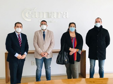 Firma del convenio entre el Ayuntamiento de Vegas del Genil y la Cámara de Comercio de Granada (AYTO. VEGAS DEL GENIL) Firma del convenio entre el Ayuntamiento de Vegas del Genil y la Cámara de Comercio de Granada (AYTO. VEGAS DEL GENIL)