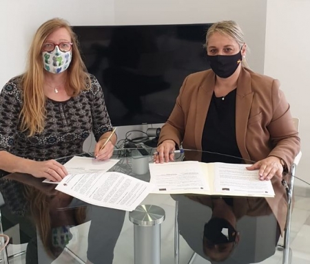 Firma del convenio para el control de colonias de gatos en Las Gabias (AYTO. LAS GABIAS)