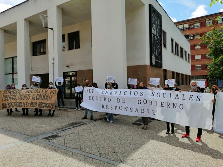 Concentración frente al centro de Servicios Sociales de Beiro (CGT)