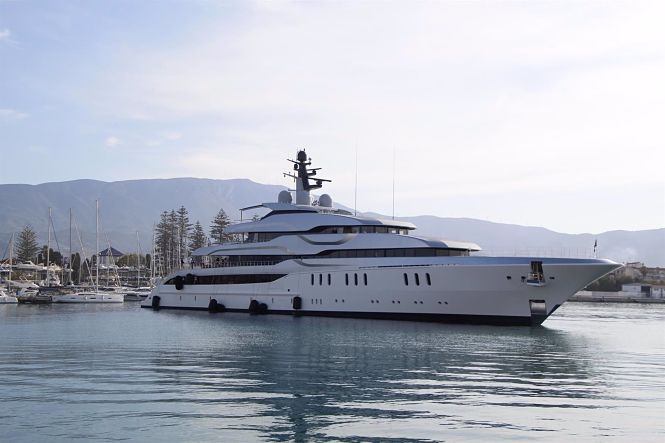 Atraca en el puerto de Motril un megayate de 78 metros de eslora (PUERTO DE MOTRIL)