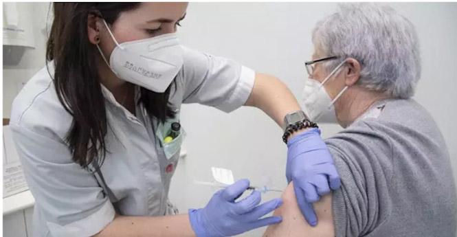 Pacientes de muy alto riesgo reciben la vacuna RNA (GOBIERNO DE NAVARRA) 