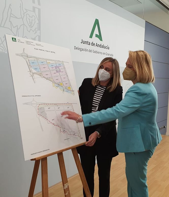 La Conseejra de Fomento junto a la alcaldesa de Motril en la presentación del proyecto (AYTO. MOTRIL)