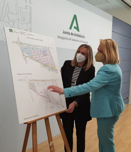 La Conseejra de Fomento junto a la alcaldesa de Motril en la presentación del proyecto (AYTO. MOTRIL) La Conseejra de Fomento junto a la alcaldesa de Motril en la presentación del proyecto (AYTO. MOTRIL)