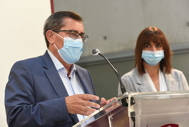 José Entrena y Olvido de la Rosa durante la rueda de prensa (R. MARTÍNEZ / DIPGRA)