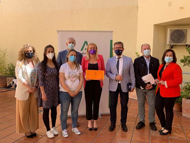 Imagen de la entrega de las cartas (JUNTA)