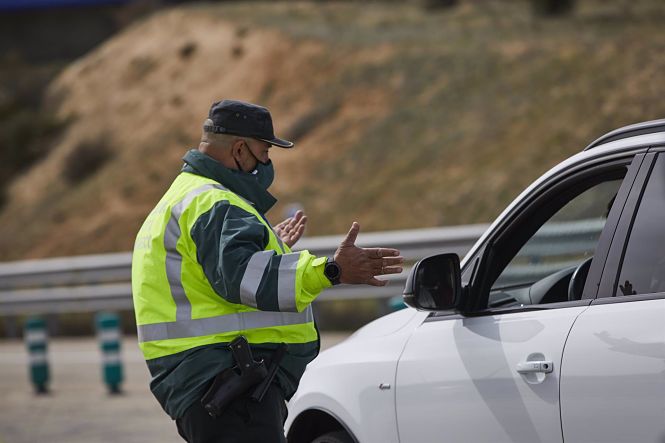 Un Guardia Civil de Tráfico (JESÚS HELLÍN - EUROPA PRESS) 