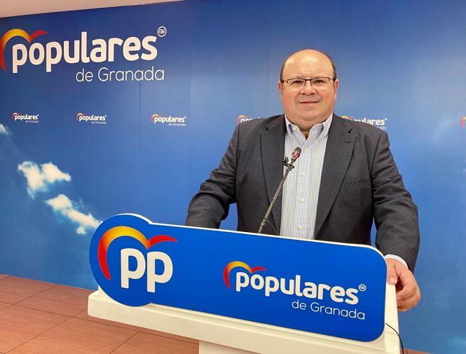El senador del PP, José Robles en rueda de prensa (PP)