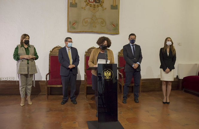 La rectora de la UGR, Pilar Aranda ha presentado la Feria del empleo (UGR)