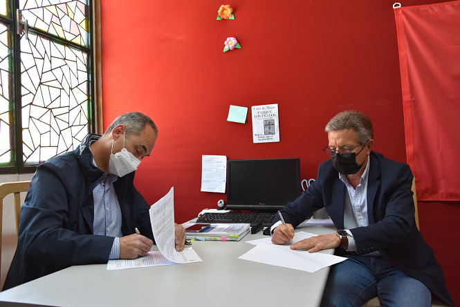 Imagen de la firma del convenio (AYTO. BAZA)