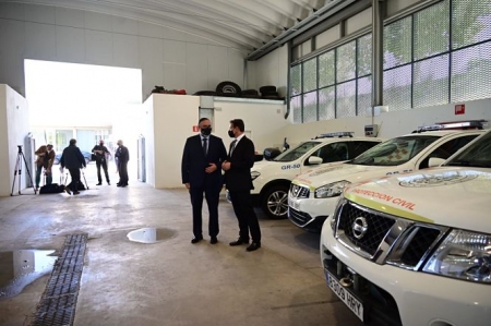 Pablo García y Luis Salvador durante la visita al nuevo punto de vacunación masiva (JUNTA)