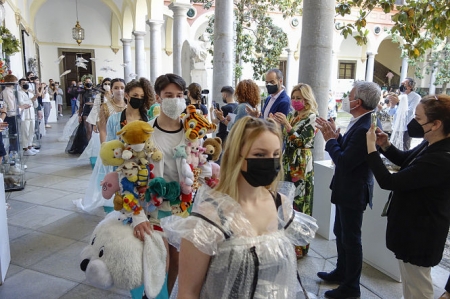 Pase de modelos de ropa reciclada (JAVIER ALGARRA / AYUNTAMIENTO) 
