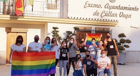 Representantes de la Asociación Gía La Huella, junto a la concejala y al alcalde de Cúllar Vega (AYTO. CÚLLAR VEGA)