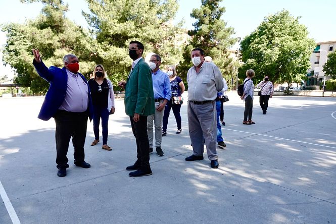 Imagen de la visita al PArque Nueva Granada (PSOE)