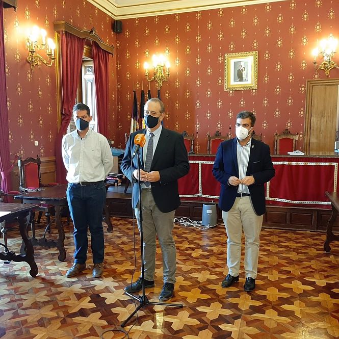 El delegado de Regeneración, Justicia y Administración Local de la Junta en Granada, Enrique Barchino, visita la localidad de Loja (JUNTA DE ANDALUCÍA)