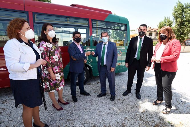 El Fondo Andaluz de Municipios para la Solidaridad envía a Cuba un minibús para un colegio de educación especial (R. MARTÍNEZ / DIPGRA) 
