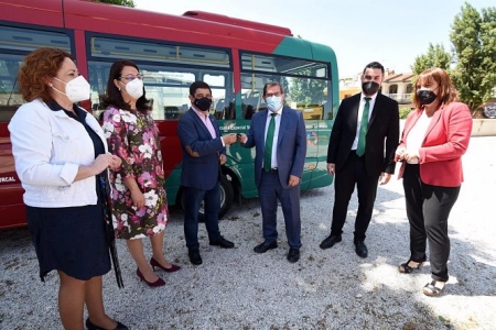El Fondo Andaluz de Municipios para la Solidaridad envía a Cuba un minibús para un colegio de educación especial (R. MARTÍNEZ / DIPGRA) 