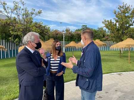 El Concejal de Deportes, José Antonio Huertas ha visitado la piscina de Almanjáyar (AYTO. GRANDA)