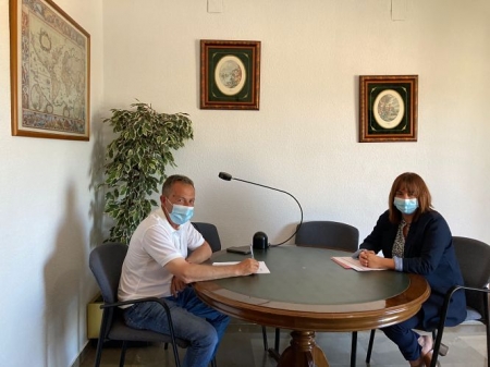 Imagen de la visita al Ayuntamiento de Chimeneas (DIPUTACIÓN)