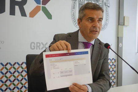 El concejal de movilidad en el ayuntamiento de Granada, César Díaz (JAVIER ALGARRA / AYUNTAMIENTO) 