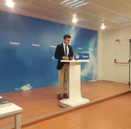 El secretario general del PP de Granada, Jorge Saavedra, en rueda de prensa (EUROPA PRESS) El secretario general del PP de Granada, Jorge Saavedra, en rueda de prensa (EUROPA PRESS)