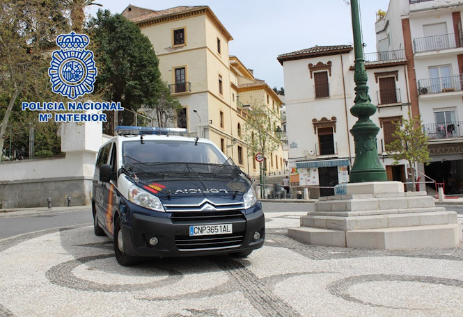 Coche de la Policía en Granada (POLICÍA NACIONAL) 