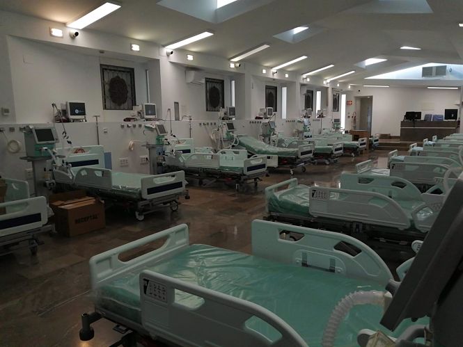 Las UCIS empiezan a vaciarse (HOSPITAL VIRGEN DE LAS NIEVES) 