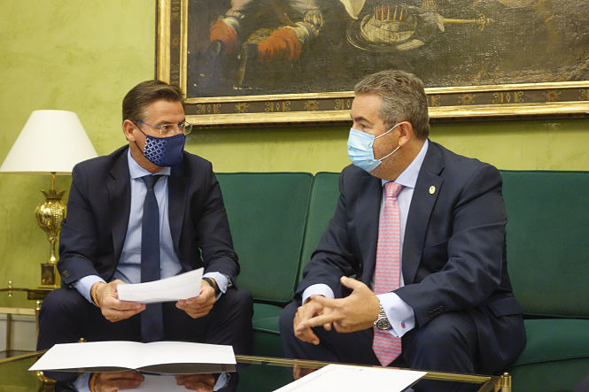 Imagen de la reunión (JAVIER ALGARRA / AYUNTAMIENTO)