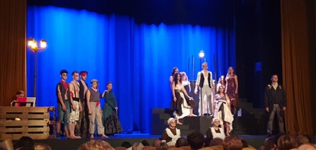 Estreno de la obra `La ópera de los tres centavos` (AYTO. CÚLLAR VEGA) Estreno de la obra `La ópera de los tres centavos` (AYTO. CÚLLAR VEGA)