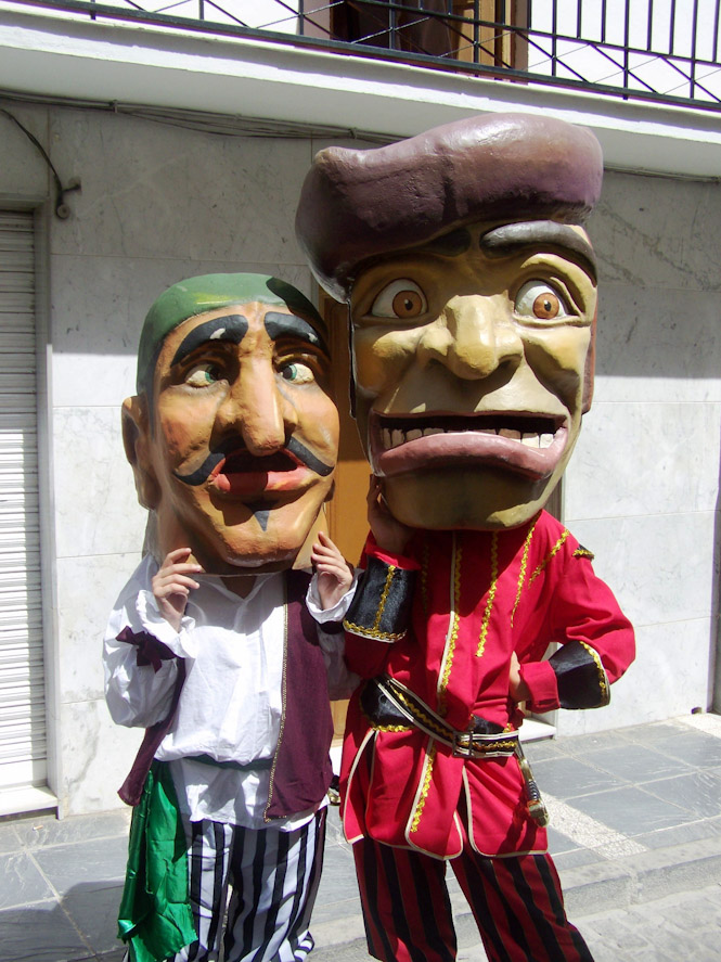 GIgantes y cabezudos de Montefrío, cuando desfilaron en las fiestas de 2019 (AYTO. MONTEFRIO)