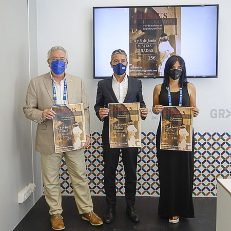 Presentación de las rutas turísticas (JAVIER ALGARRA / AYUNTAMIENTO)