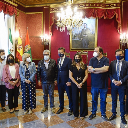 Imagen del homenaje a Enrique cabrera (JAVIER ALGARRA / AYUNTAMIENTO)