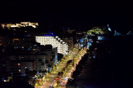 Imagen de archivo de Almuñécar, en la costa de Granada, de noche (AYUNTAMIENTO) 