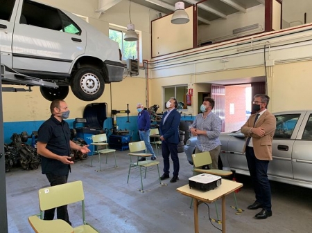 Imagen de la visita al IES Hispanidad (JUNTA) Imagen de la visita al IES Hispanidad (JUNTA)