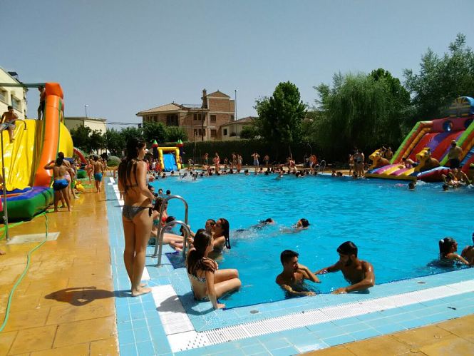 Piscina municipal de Huétor Tájar en el verano de 2019 (AYTO. HUÉTOR TAJAR)