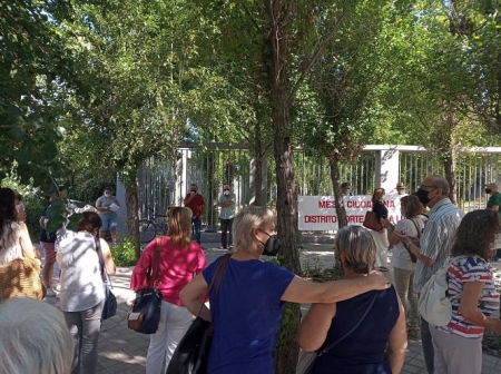 Concentración contra los cortes de luz (APDHA) 