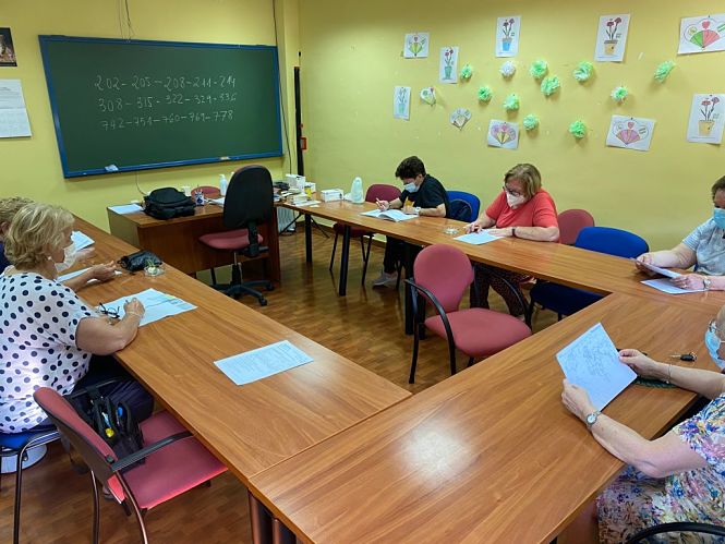 una clase del CEPER `Elena Martín Vivaldi` en Vegas del Genil (AYTO. VEGAS DEL GENIL)