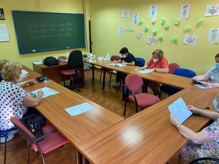 una clase del CEPER `Elena Martín Vivaldi` en Vegas del Genil (AYTO. VEGAS DEL GENIL)